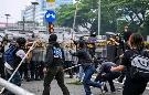 印尼示威持续 议员高官遭抢掠