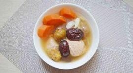 无花果百合栗子鸡汤健脾补气血、舒缓眼干流鼻血
