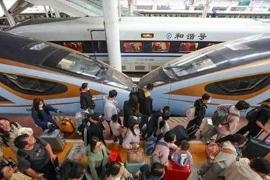 黄金周折射“温差”讯号，官媒点题“十五五”核心资产